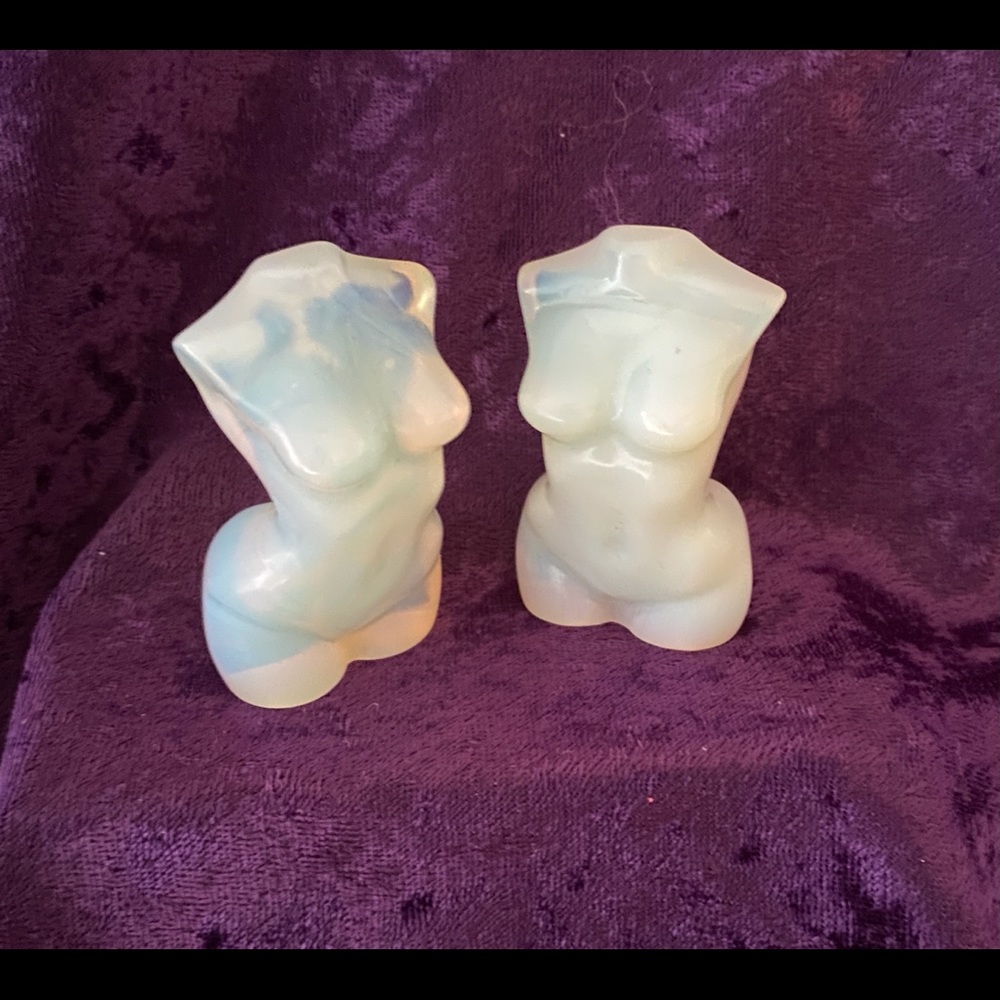 Opalite carved Venus Goddess, woman’s body 3” - Picture 5 of 5